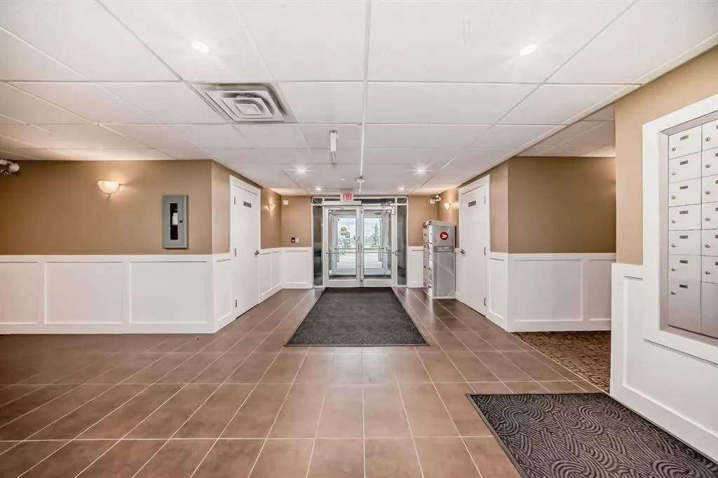 1005B Westmount Drive #111