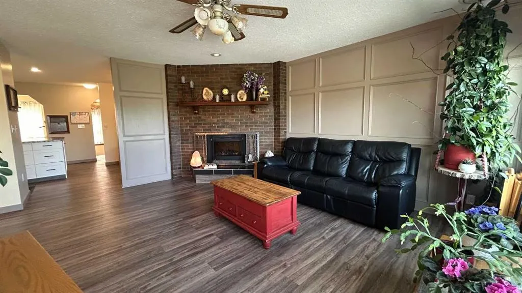 911 12 Street SE