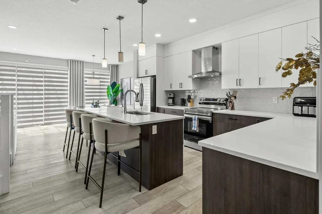 243 Silver Spruce Grove SW