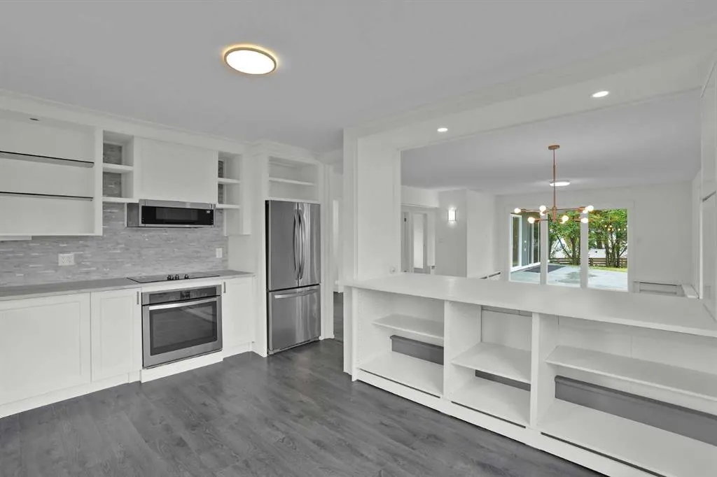 5009 41 Street Close