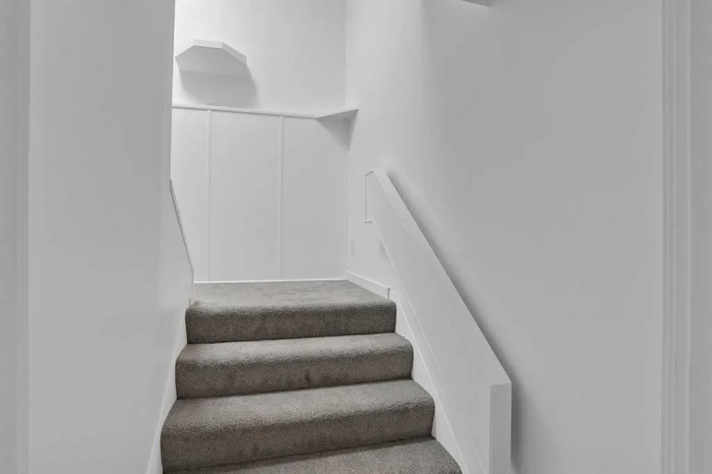 5009 41 Street Close