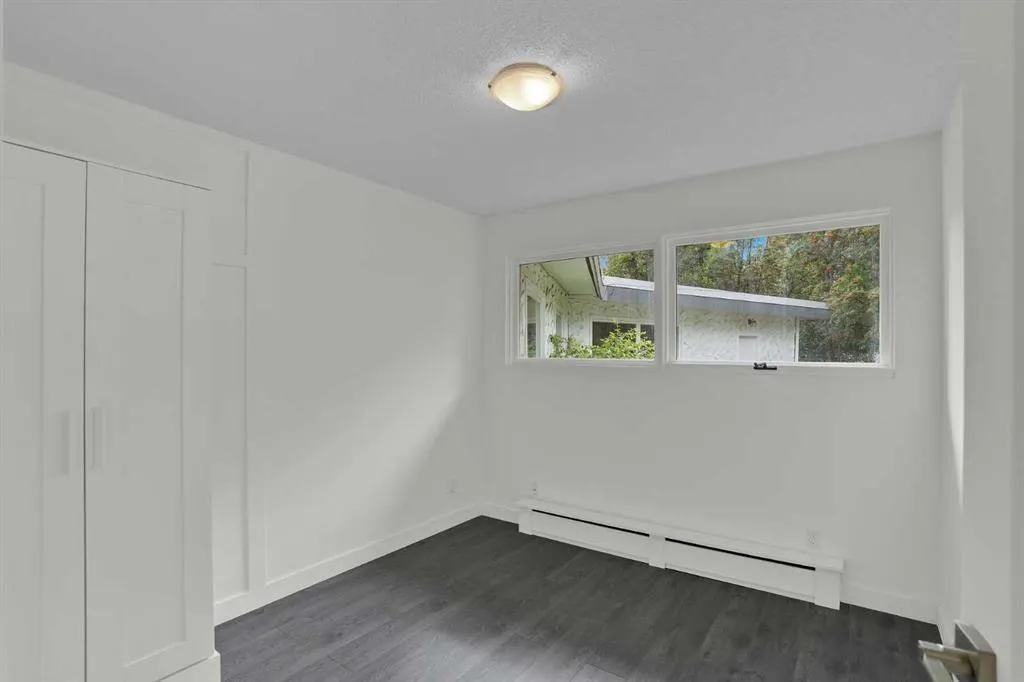 5009 41 Street Close