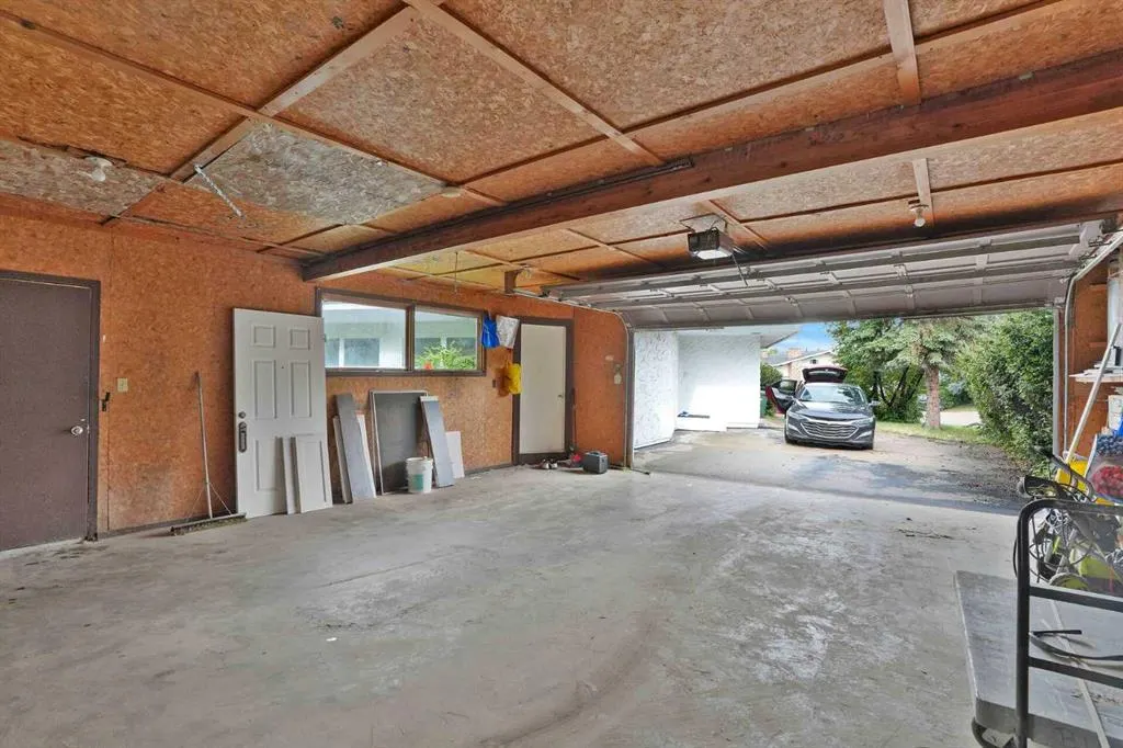 5009 41 Street Close