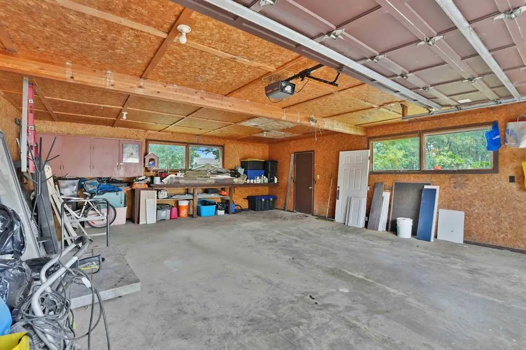 5009 41 Street Close