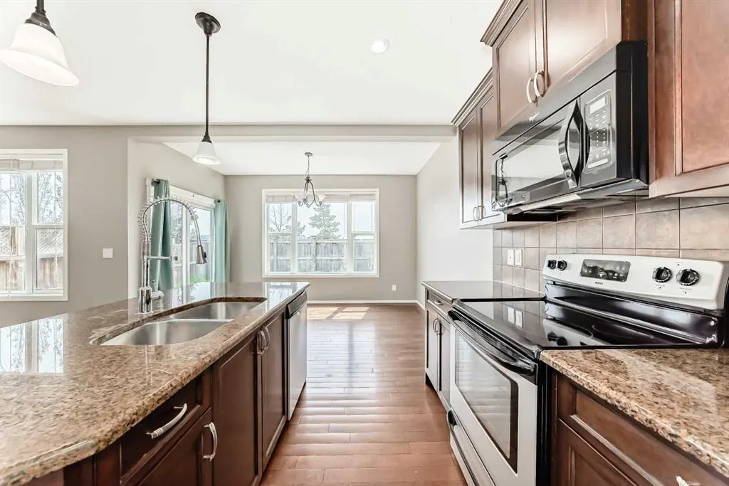 196 Cranberry Circle SE