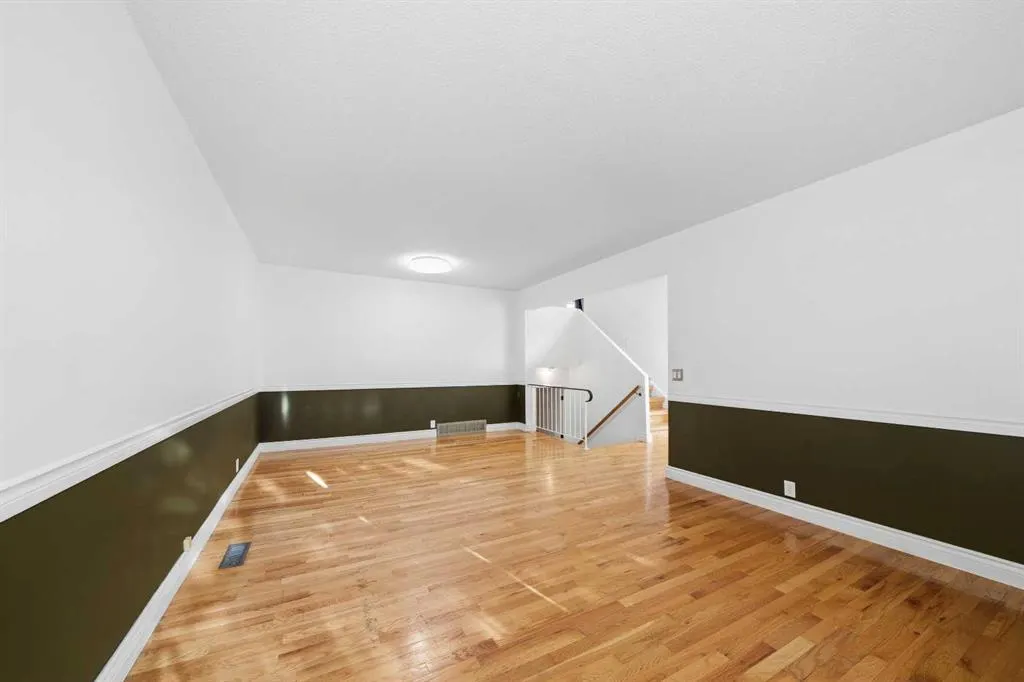 14 Radcliffe Crescent SE