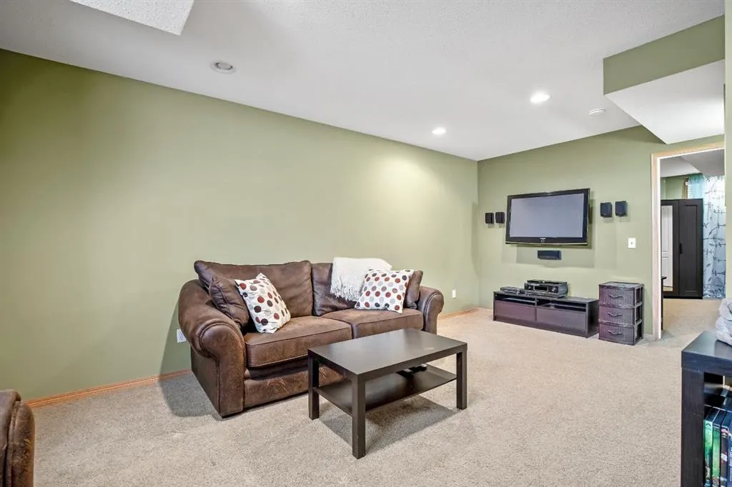 209 Strathcona Circle
