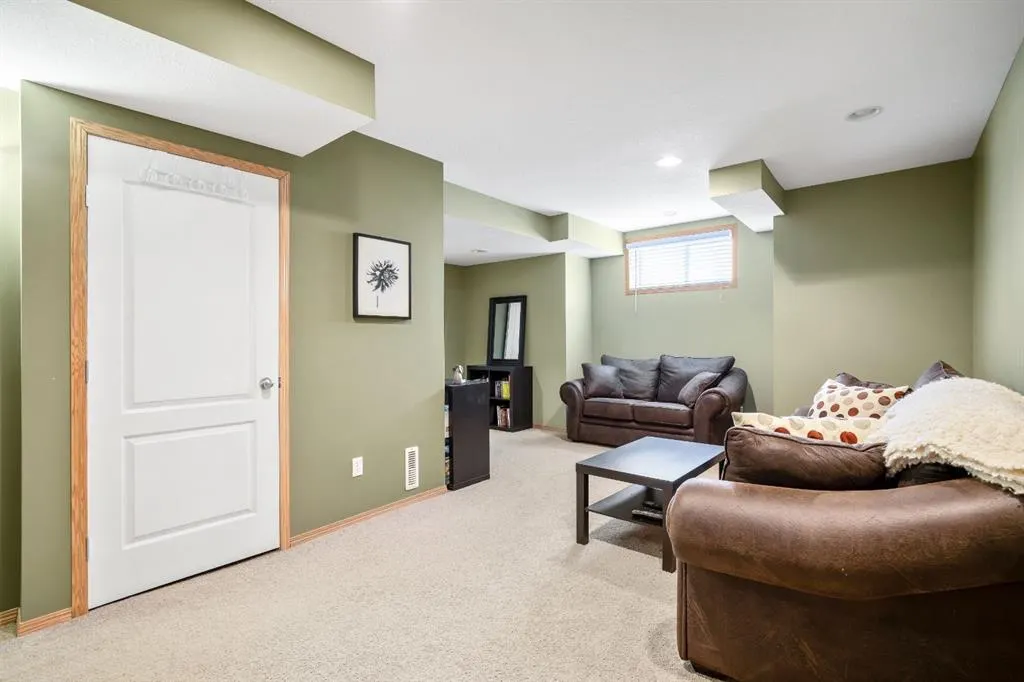 209 Strathcona Circle