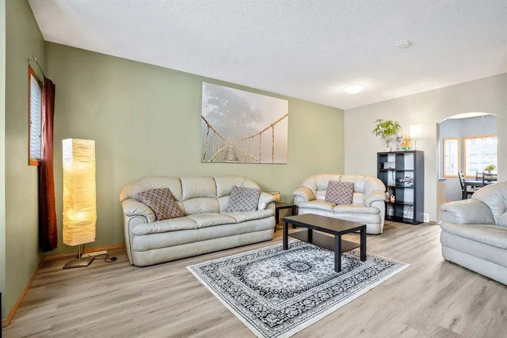 209 Strathcona Circle