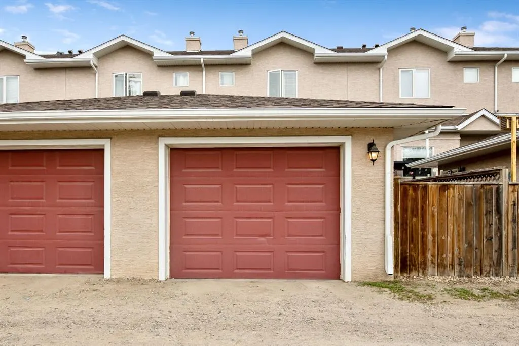 209 Strathcona Circle