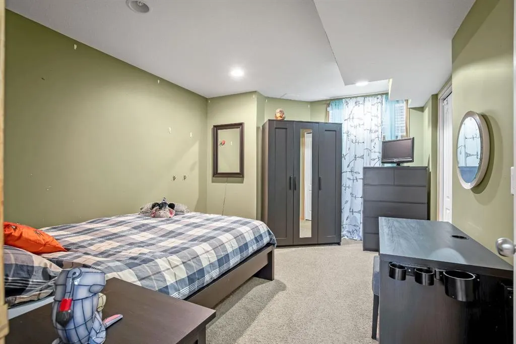 209 Strathcona Circle