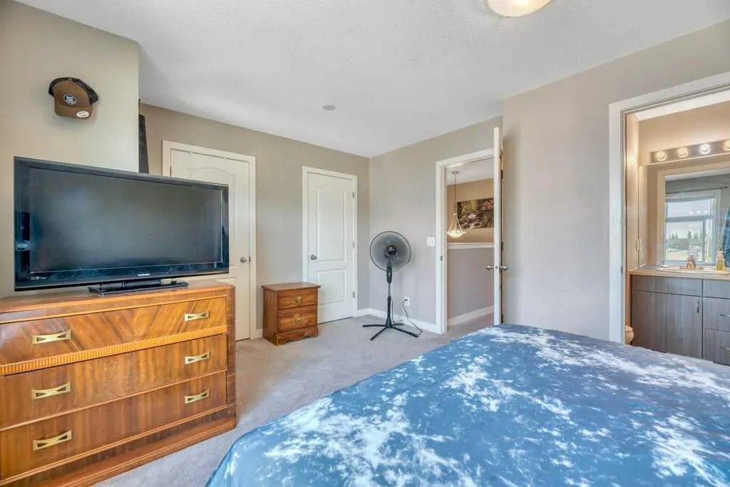 318 Strathcona Circle