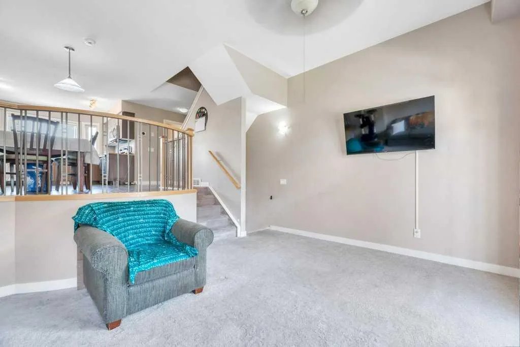318 Strathcona Circle