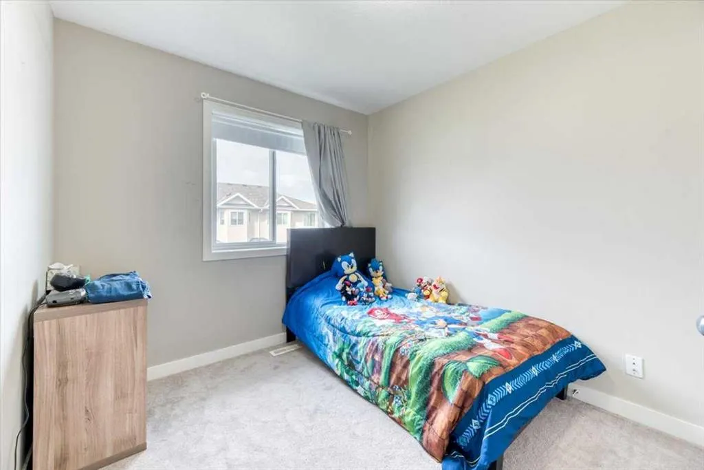 318 Strathcona Circle