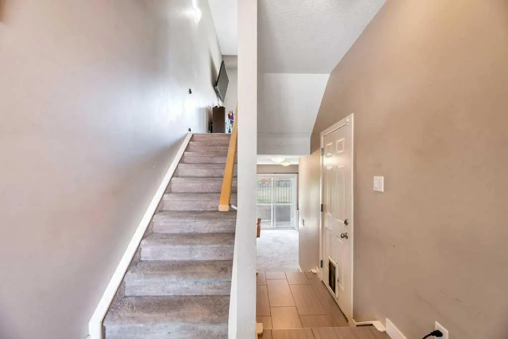 318 Strathcona Circle
