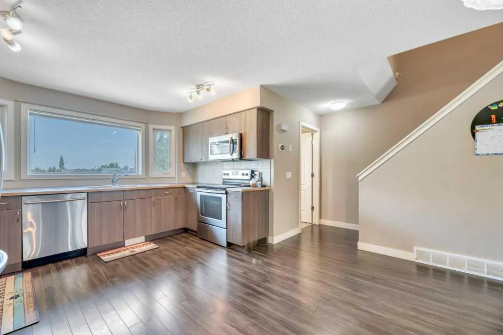 318 Strathcona Circle