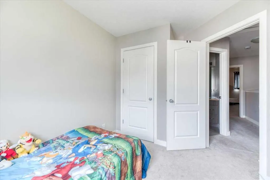 318 Strathcona Circle