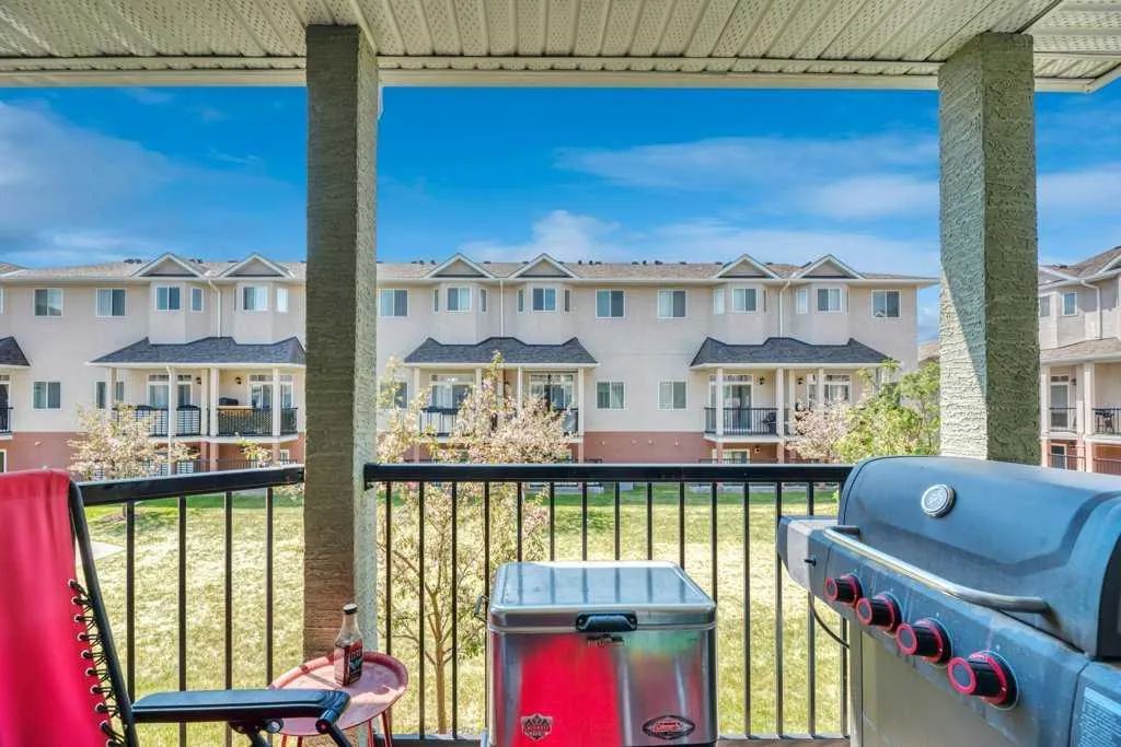 318 Strathcona Circle