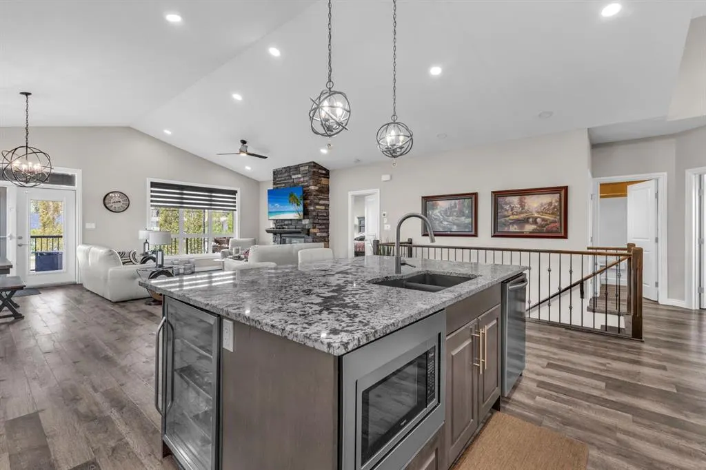 5052 Lakeshore Drive