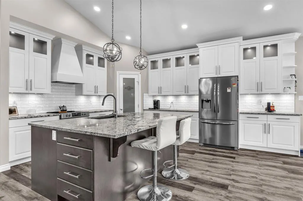 5052 Lakeshore Drive