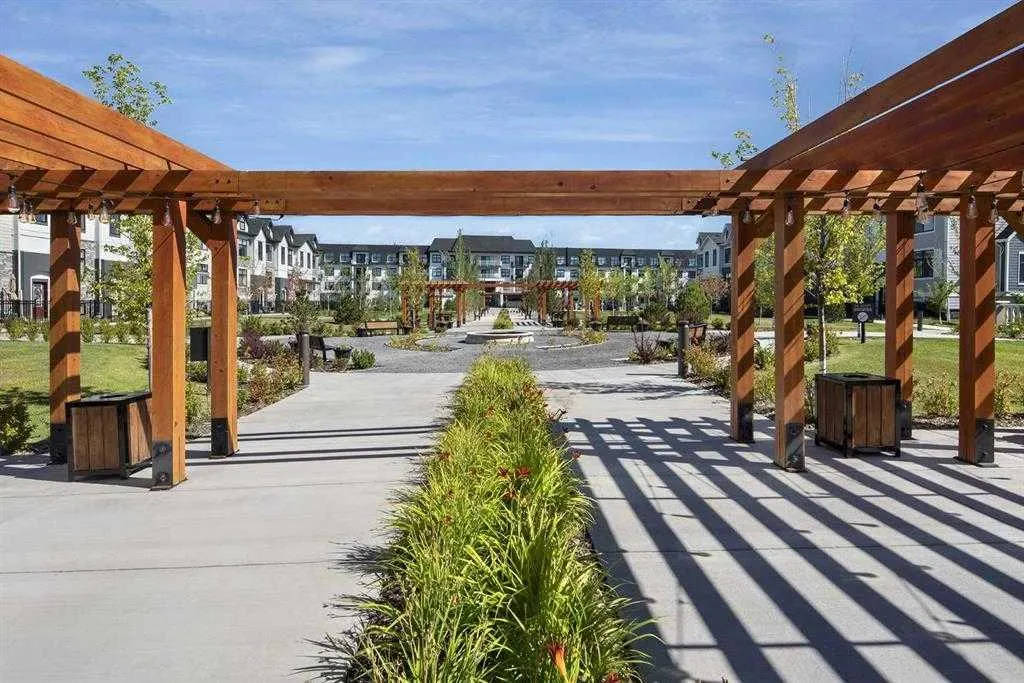 255 Les Jardins Park SE #408