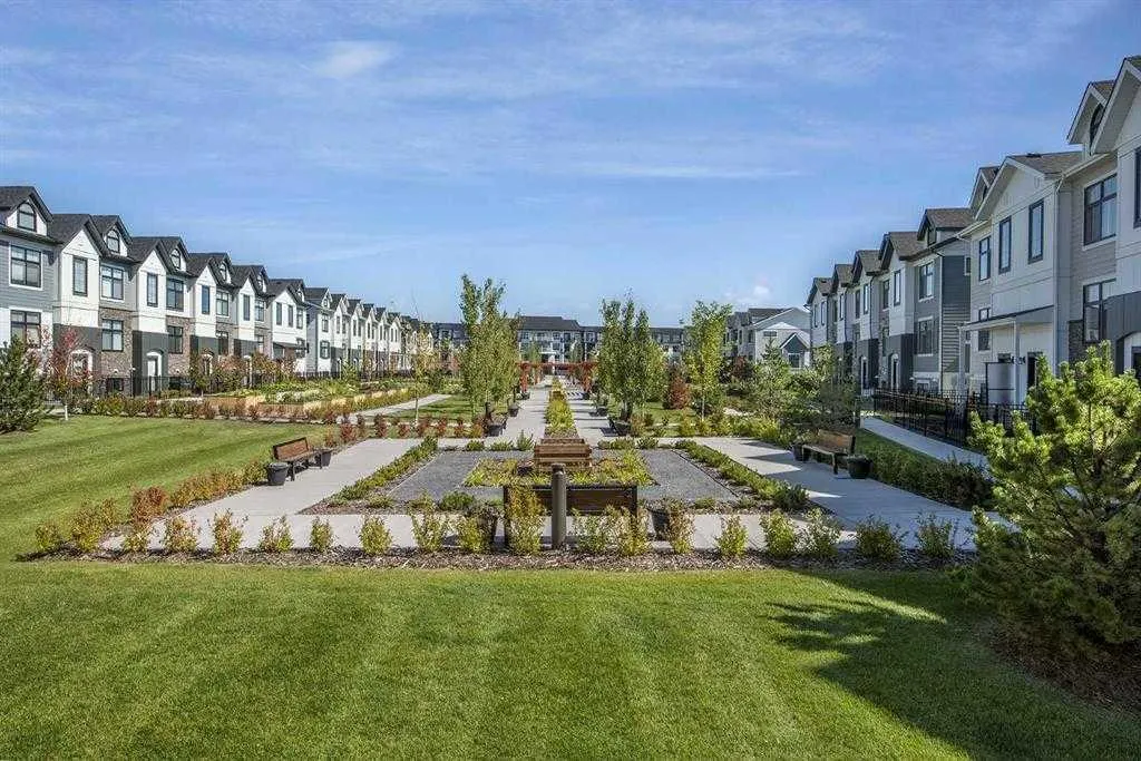 255 Les Jardins Park SE #423