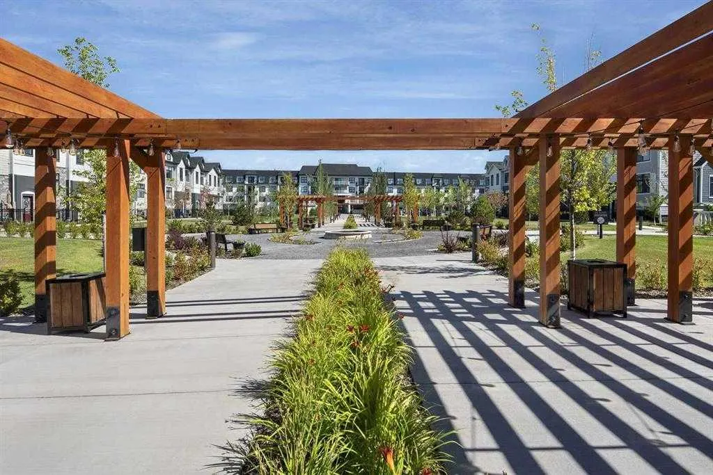 255 Les Jardins Park SE #423