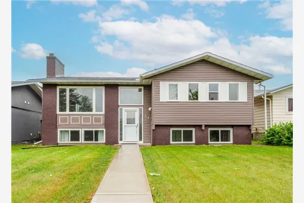 44 Whiteridge Place NE