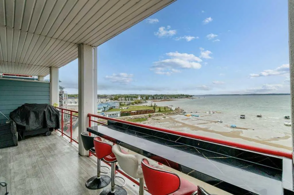 5100 Lakeshore Drive #401