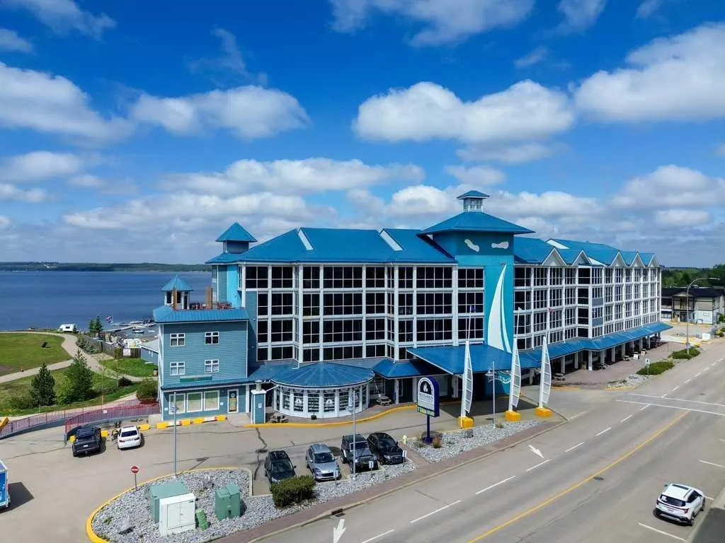 5100 Lakeshore Drive #401