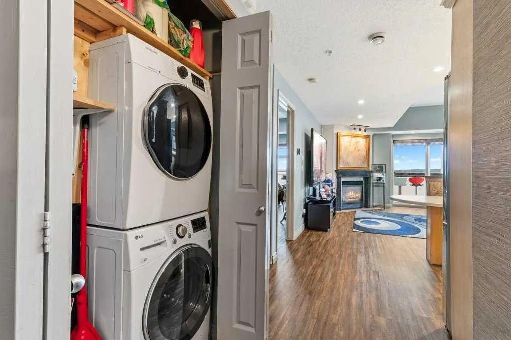 5100 Lakeshore Drive #401