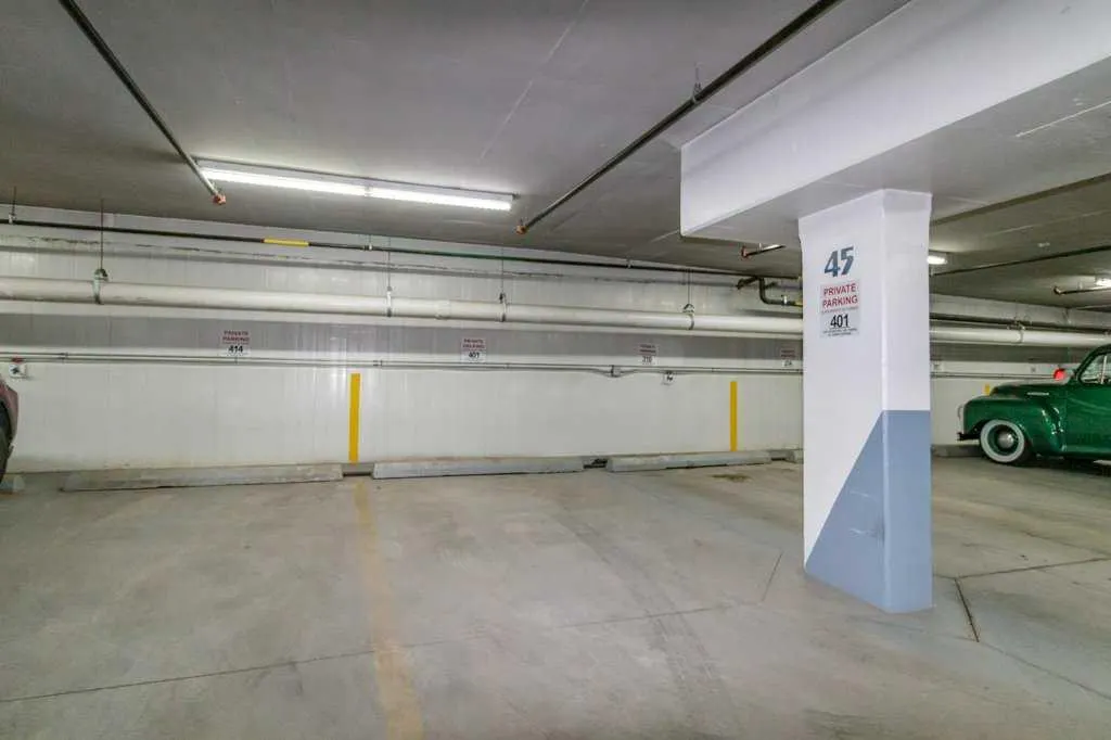 5100 Lakeshore Drive #401