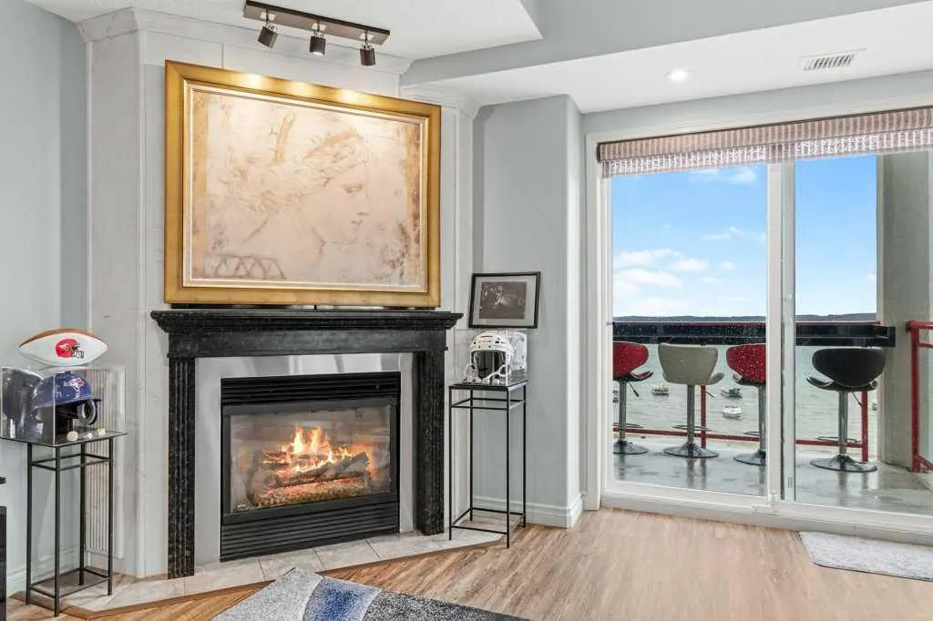 5100 Lakeshore Drive #401
