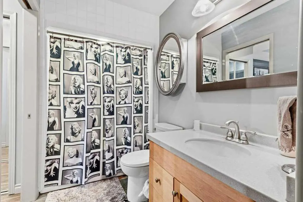 5100 Lakeshore Drive #401