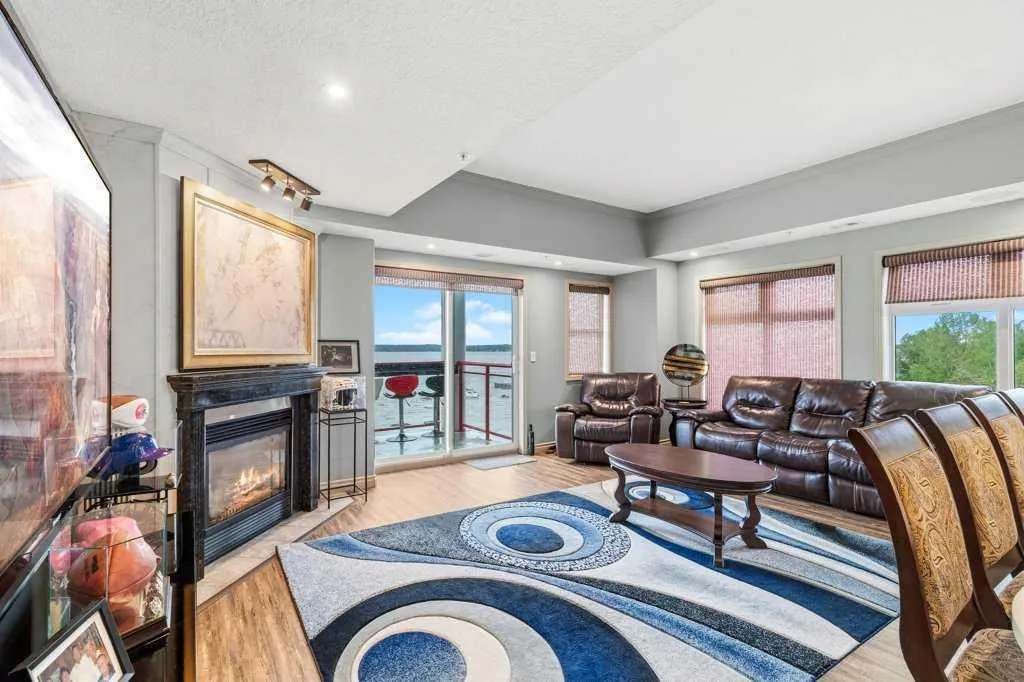5100 Lakeshore Drive #401