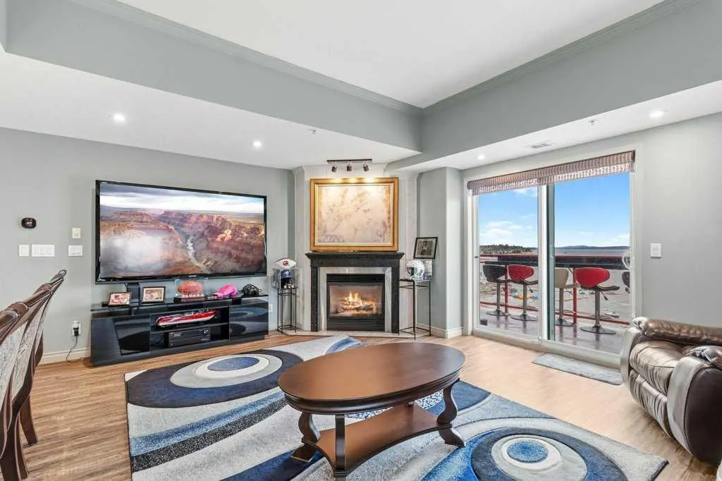 5100 Lakeshore Drive #401