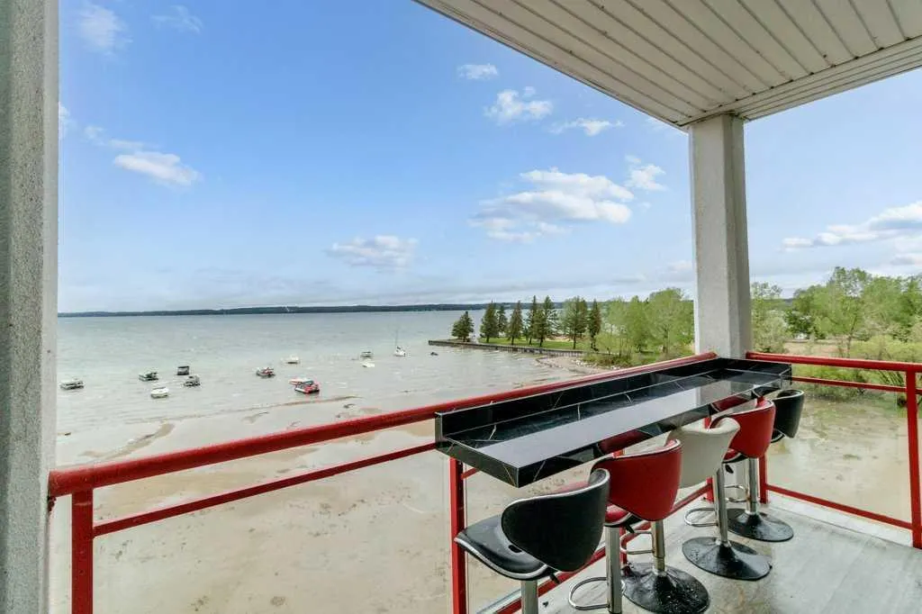 5100 Lakeshore Drive #401