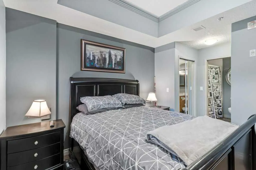 5100 Lakeshore Drive #401
