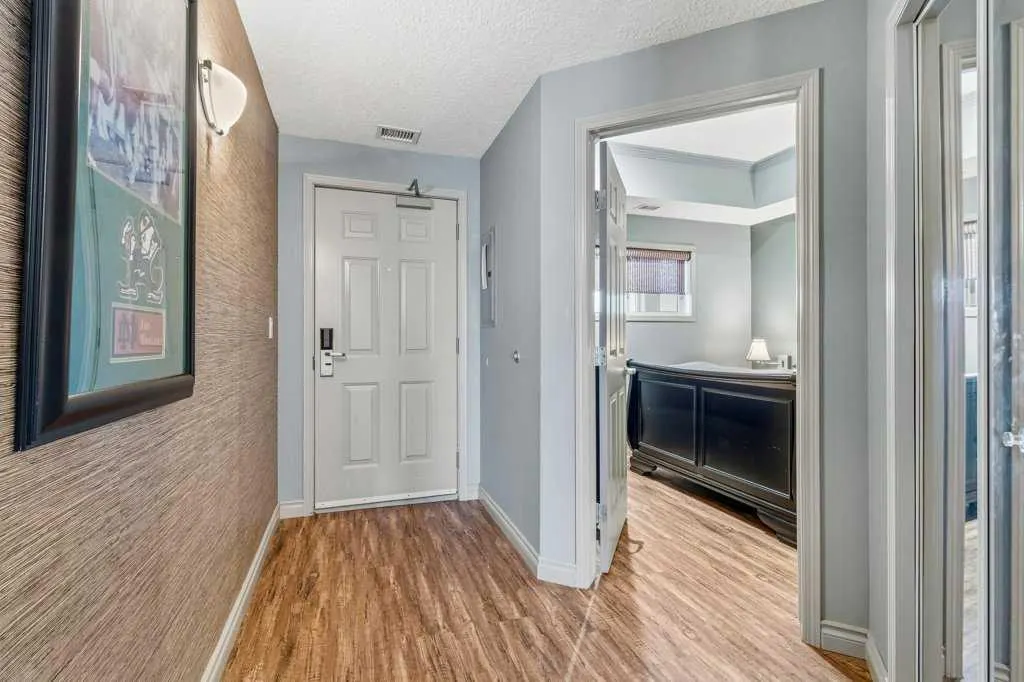 5100 Lakeshore Drive #401