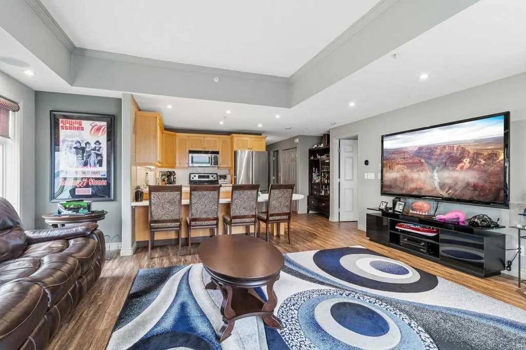 5100 Lakeshore Drive #401
