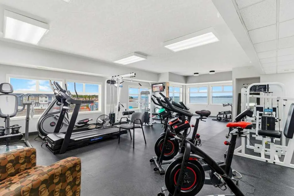 5100 Lakeshore Drive #401