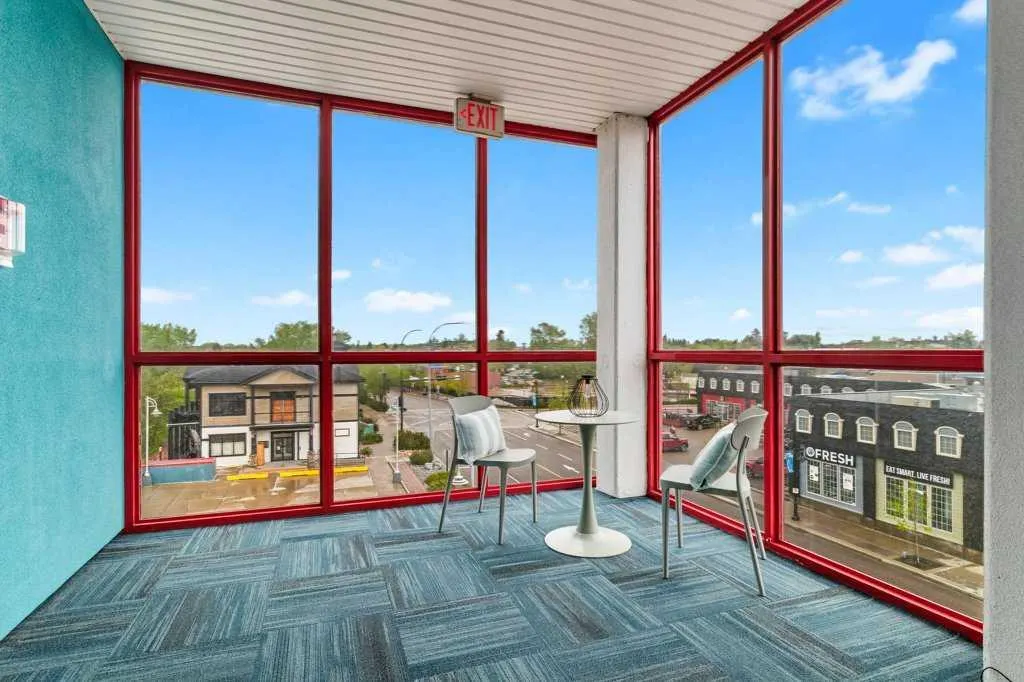 5100 Lakeshore Drive #401