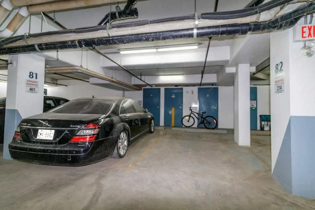 5100 Lakeshore Drive #401