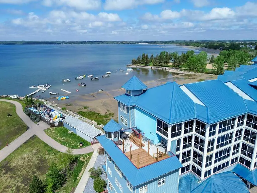 5100 Lakeshore Drive #401