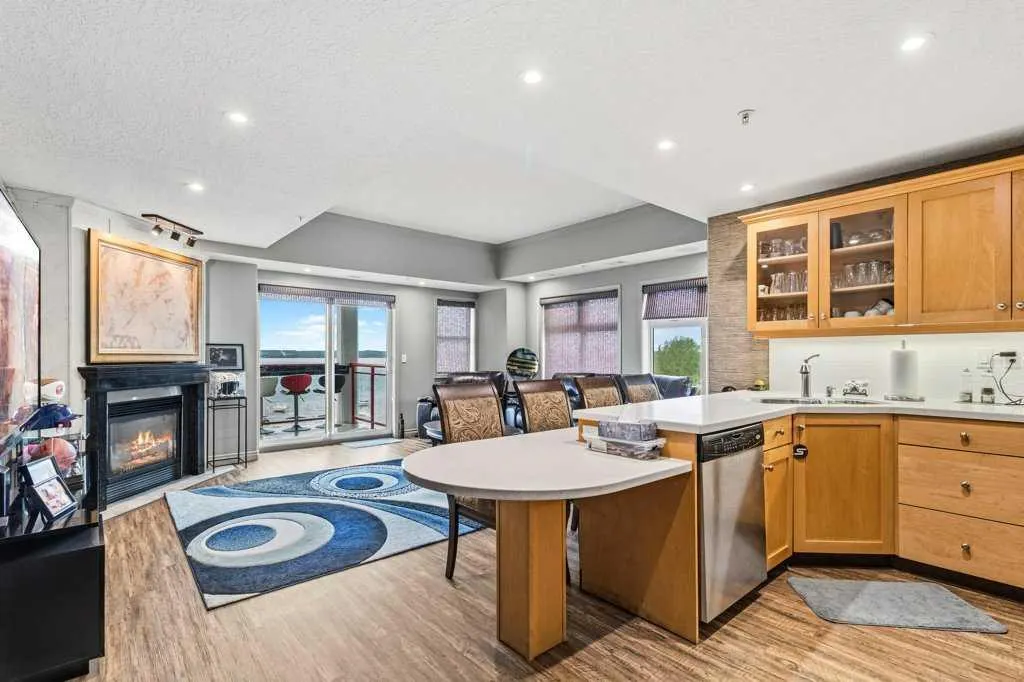 5100 Lakeshore Drive #401