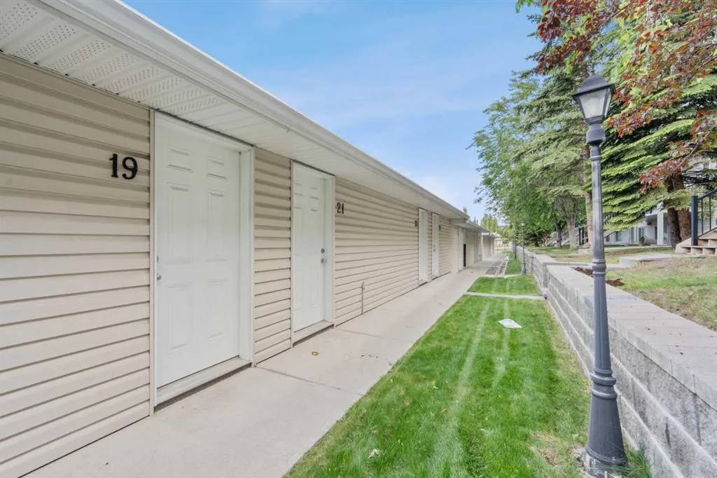 29 Springborough Boulevard SW #21