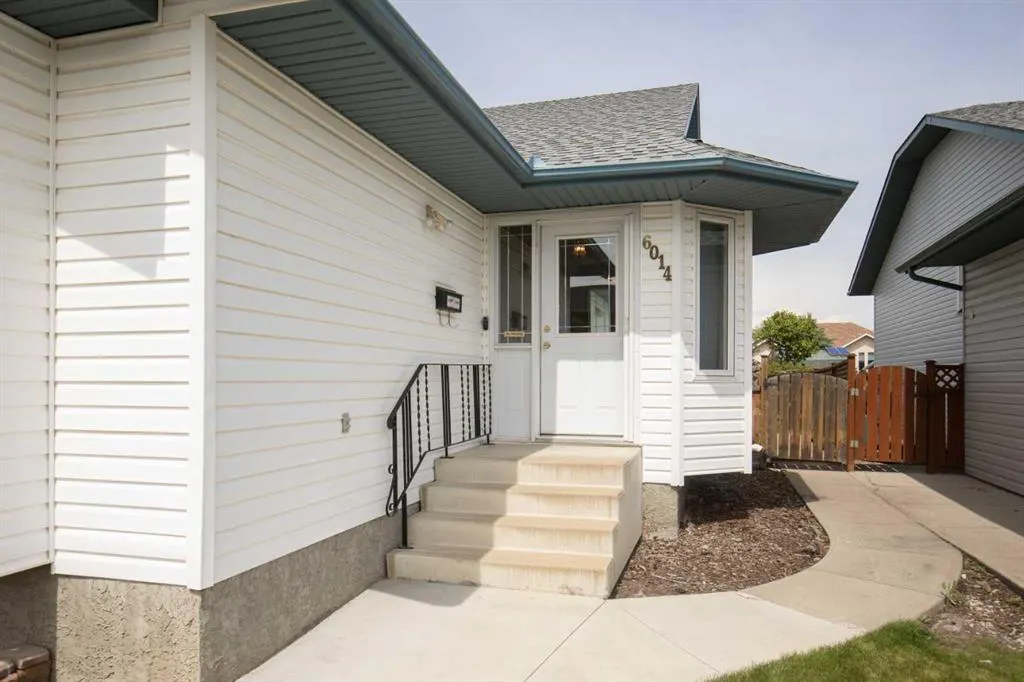 6014 44 Street Crescent