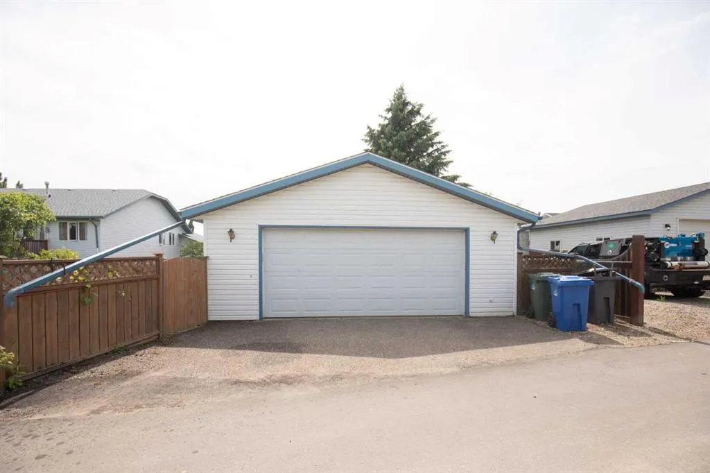 6014 44 Street Crescent