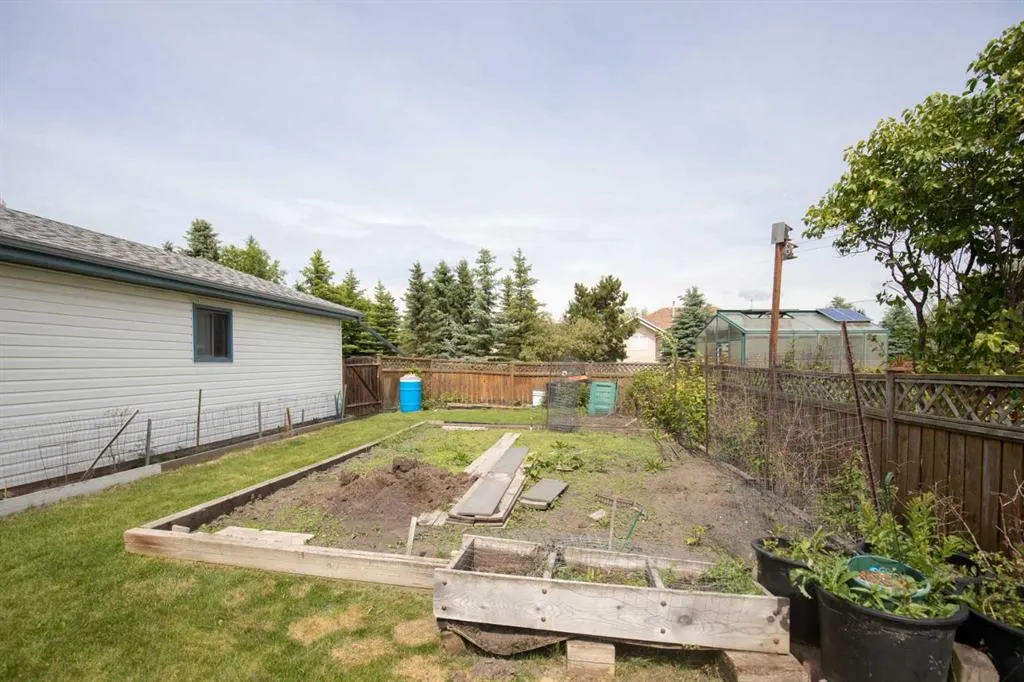 6014 44 Street Crescent