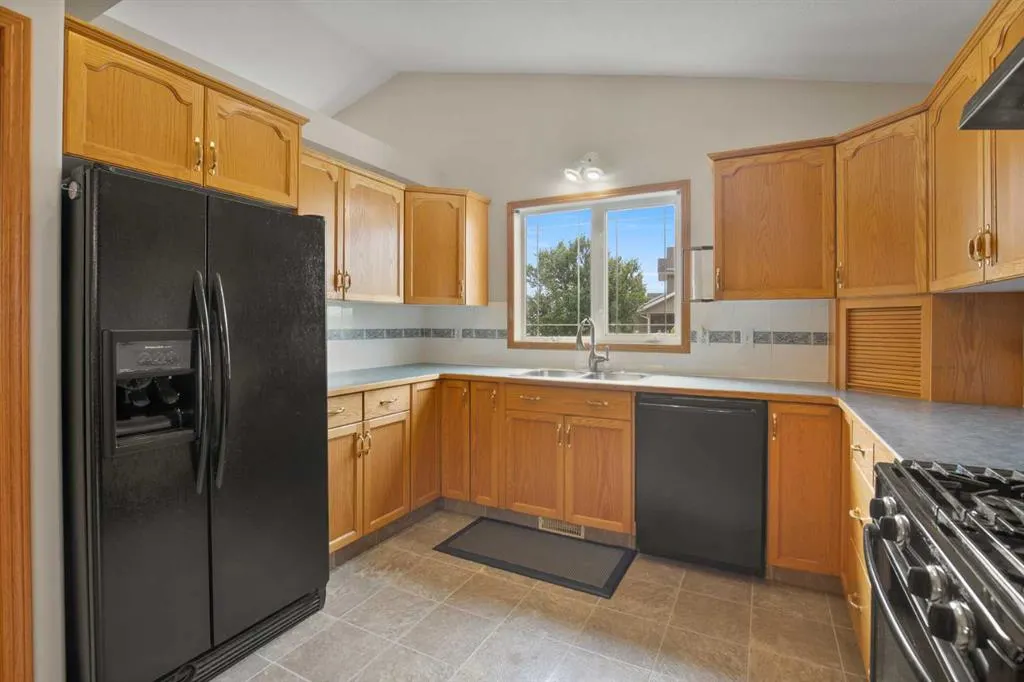 6014 44 Street Crescent